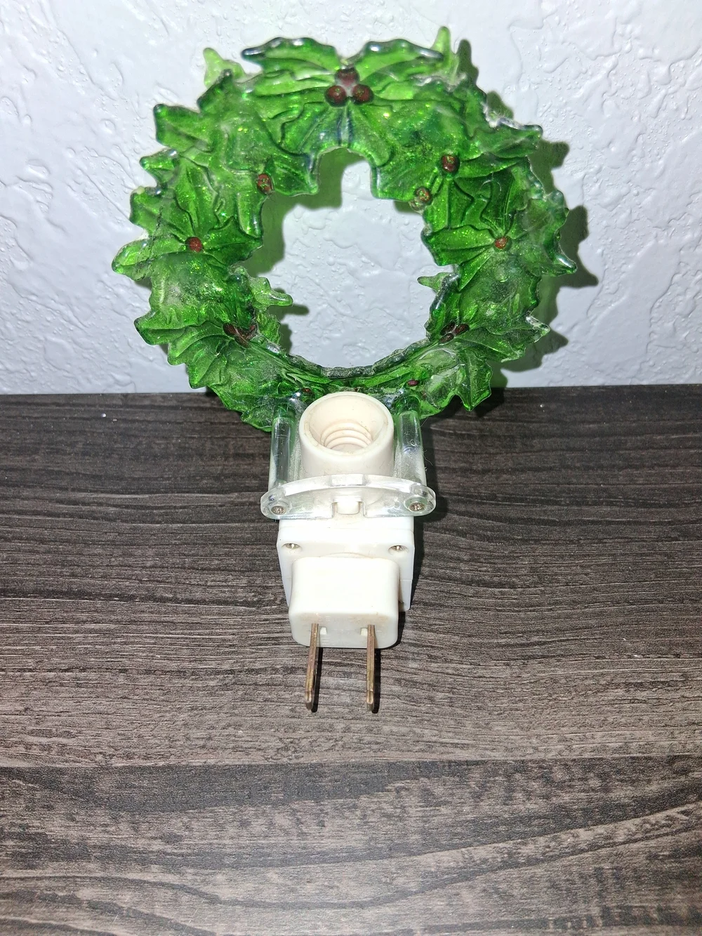 ​Vintage Christmas Green Holly Wreath Night Light Plug In Acrylic Berries 5 Inch
